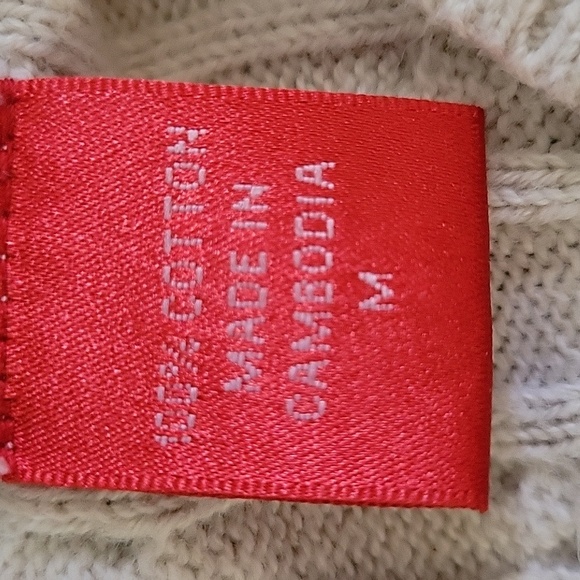 Izod Men's Cream V-Neck Sweater - Picture 4 of 4